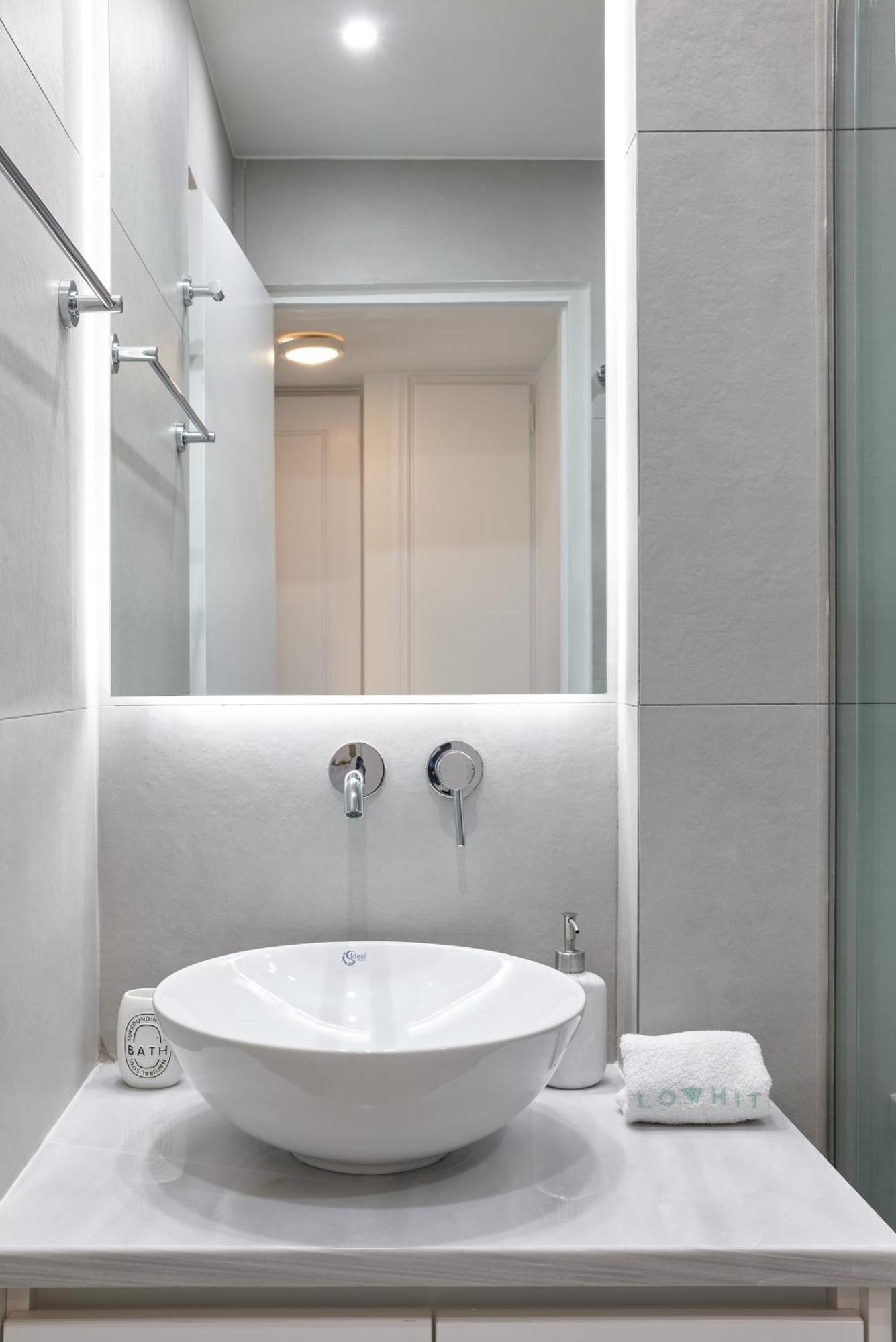 Chic One Bd Apartment With Hilton View Athens Exterior photo